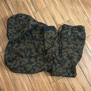 Nike Tech Fleece Set - Excellent Like New Condition